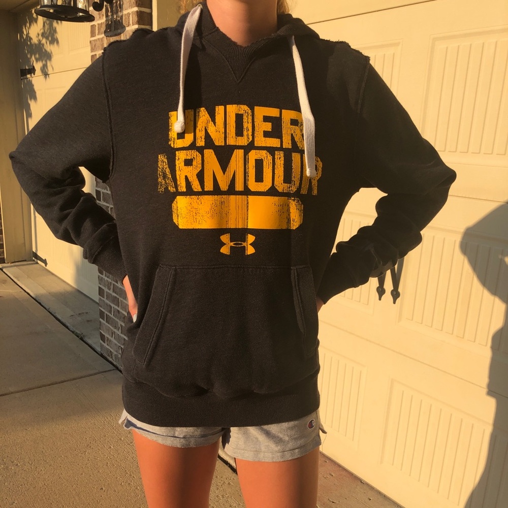 UNDER ARMOUR black sweatshirt